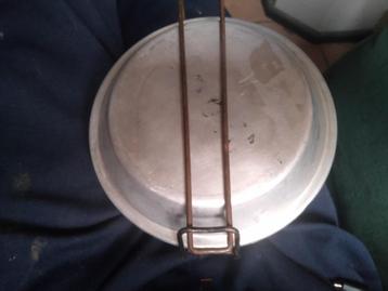 Ronde militaire schaal diameter 17 cm h 9 cm beschikbaar voor biedingen