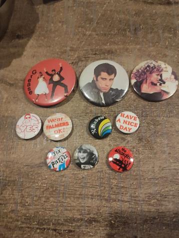 Set van 10 badges inclusief grote Grease beschikbaar voor biedingen