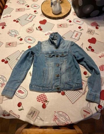 Veste en jeans beschikbaar voor biedingen