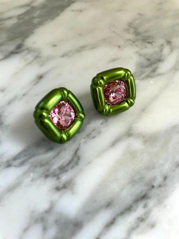Groene oorbellen van swarovski beschikbaar voor biedingen