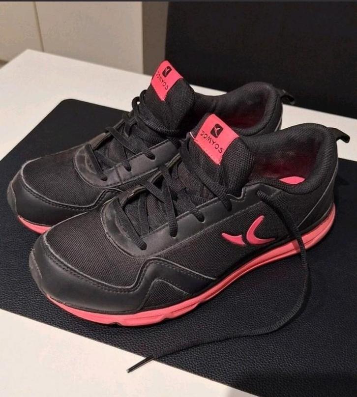 Domyos Sportschoenen
Maat 40, Sport en Fitness, Loopsport en Atletiek, Zo goed als nieuw, Ophalen of Verzenden