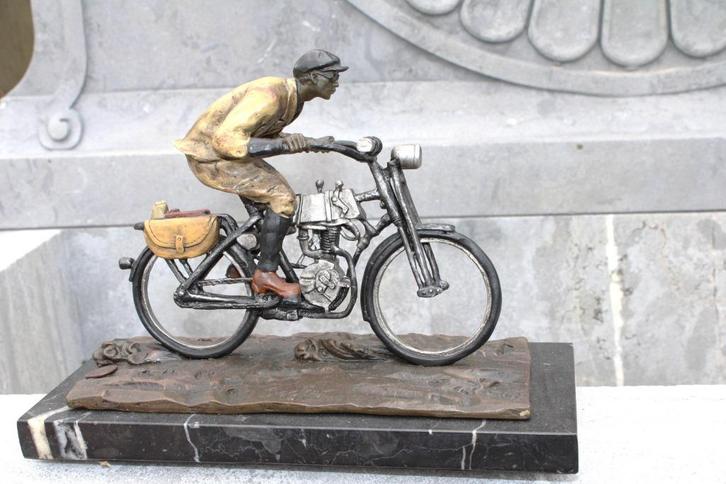De man op een vintage bronzen motorfiets, gesigneerd, DECKER, Antiek en Kunst, Antiek | Brons en Koper, Brons, Ophalen