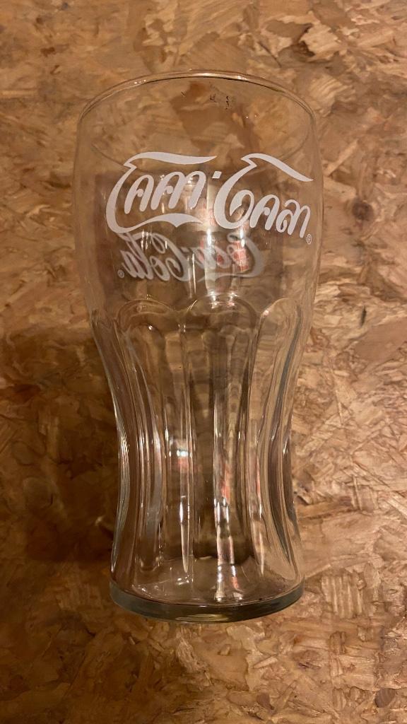 Coca-Cola glas met Thais opschrift, Verzamelen, Glas en Drinkglazen, Zo goed als nieuw, Ophalen of Verzenden