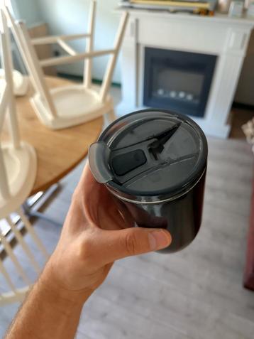 Thermosbeker beschikbaar voor biedingen