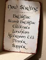 Wandbord “Now Serving” Hobbit Maaltijden Editie! Temu, Ophalen of Verzenden
