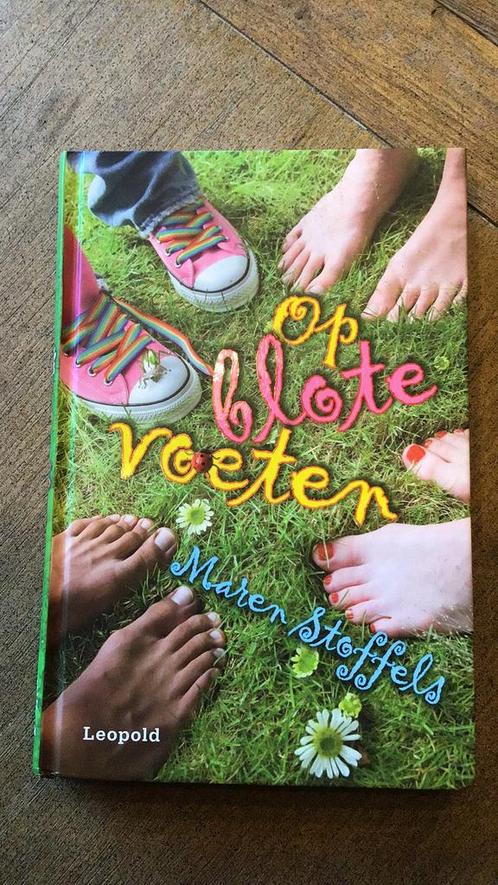 Maren Stoffels - Op blote voeten, Boeken, Kinderboeken | Jeugd | 10 tot 12 jaar, Zo goed als nieuw, Ophalen of Verzenden