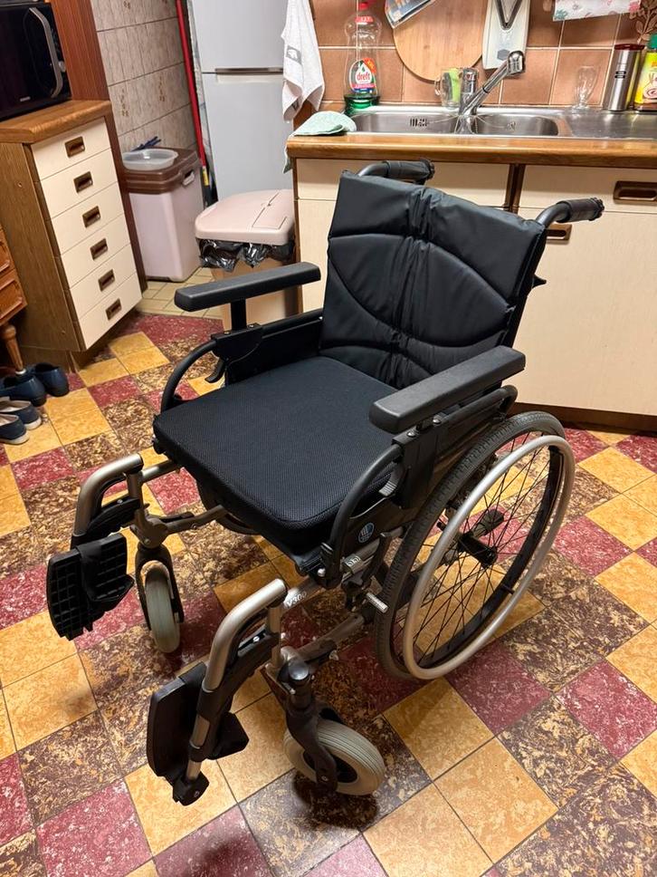 Rolstoel Vermeiren V300DL nieuw, Diversen, Rolstoelen, Nieuw, Duwrolstoel, Inklapbaar, Ophalen