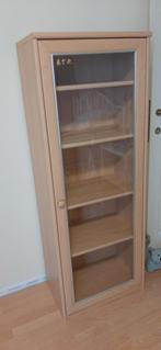 Vitrinekast, Ophalen