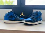 Jordan 1 mid hyper royal, Blauw, Ophalen of Verzenden, Sneakers, Gedragen