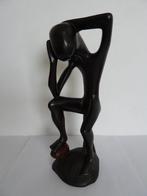 Houten beeld "De Denker" 2.4kg 46cm handgemaakt!, Antiquités & Art, Art | Sculptures & Bois, Enlèvement ou Envoi