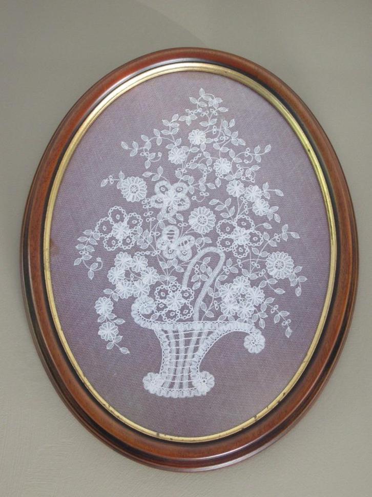 kader met kant-strikwerk-prinsessenkant-VINTAGE, Antiek en Kunst, Antiek | Woonaccessoires, Ophalen of Verzenden