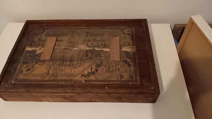 Antieke blokkendoos in gothische stijl, Antiek en Kunst, Antiek | Speelgoed, Ophalen of Verzenden