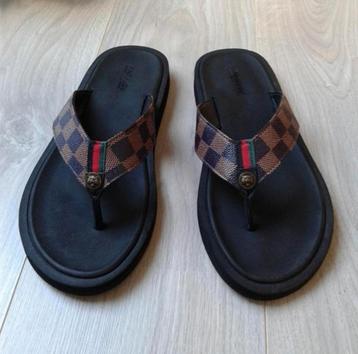 Nieuwe teenslippers voor heren - Maat 43 beschikbaar voor biedingen