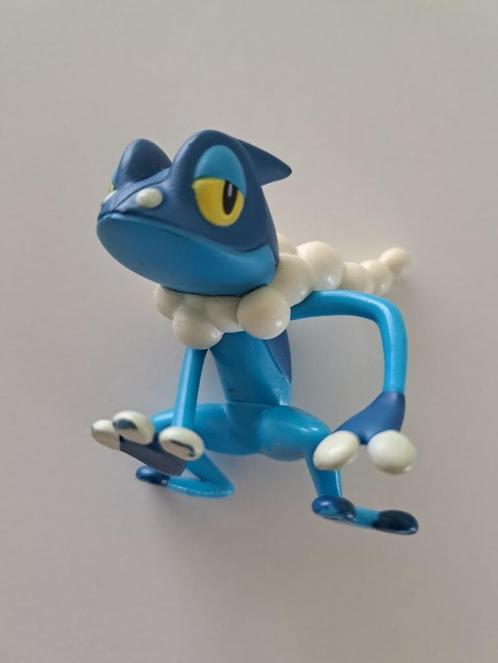 Jolie figurine Pokémon Go - Greninja - Bon état, Collections, Jouets miniatures, Comme neuf, Enlèvement ou Envoi