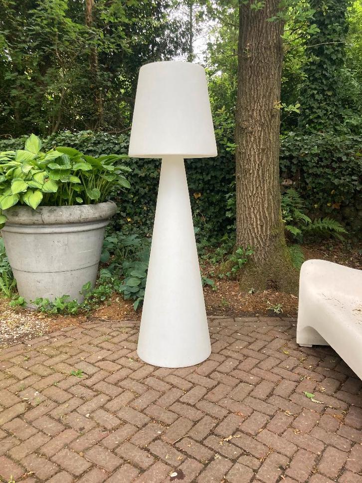 Design tuinlampen kunststof van Songfestival NL, Tuin en Terras, Buitenverlichting, Zo goed als nieuw, Staande lamp, Kunststof