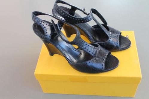 Zwarte Fendi sandalen, wedge, mt 40, in doos, Kleding | Dames, Schoenen, Zo goed als nieuw, Schoenen met hoge hakken, Zwart, Verzenden