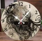 Ronde wandklok van hout Horror schedel (25cm), Huis en Inrichting, Ophalen of Verzenden, Nieuw, Wandklok