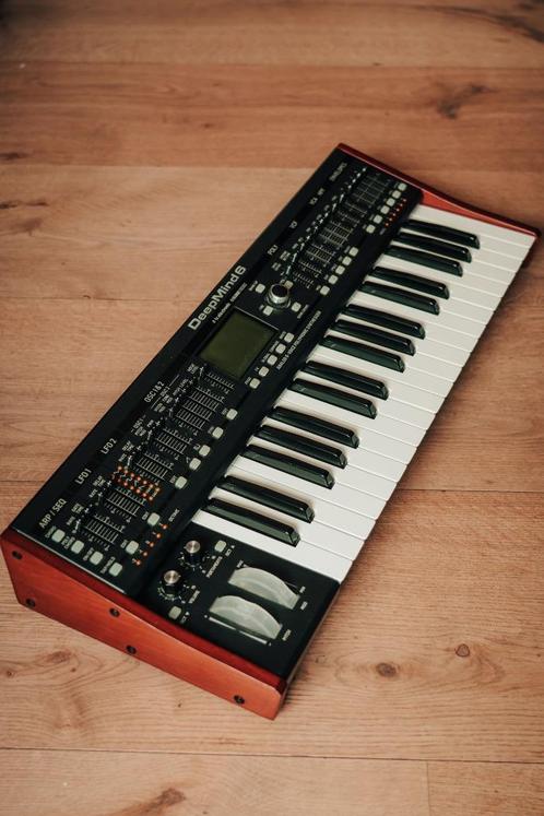 Behringer Deepmind 6 + Thon Flightcase, Muziek en Instrumenten, Synthesizers, Gebruikt, Overige aantallen, Overige merken, Met koffer of flightcase