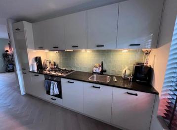 RECHTE HOOGGLANS KEUKEN 3,64M + APPARATUUR SIEMENS beschikbaar voor biedingen