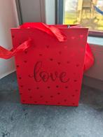 Petit sac cadeau en carton, Divers, Papier cadeau, Enlèvement ou Envoi