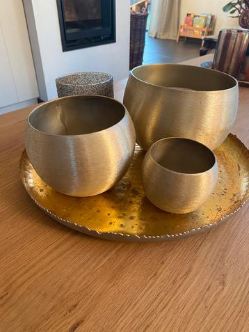Decoratieve set schaal + kaarsenhouders beschikbaar voor biedingen