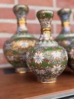 Champleve Cloisonne Antique Vases Green and Pink Flowers,, Antiek en Kunst, Ophalen