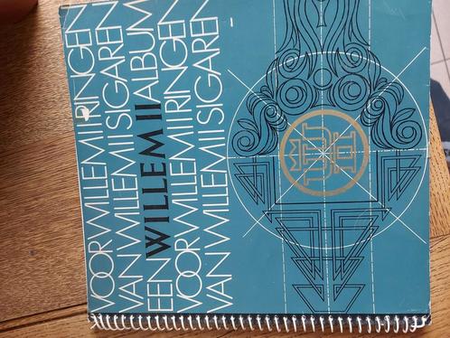 Sigarenbandjes boek Willem II leeg, Verzamelen, Rookartikelen, Aanstekers en Luciferdoosjes, Zo goed als nieuw, Sigarenbandjes