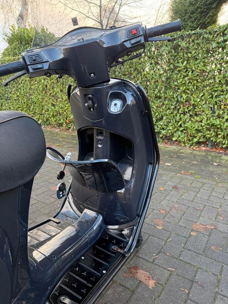 GTS Toscana, Fietsen en Brommers, Brommers | Vespa, Zo goed als nieuw, Overige modellen, Klasse B (45 km/u), Ophalen