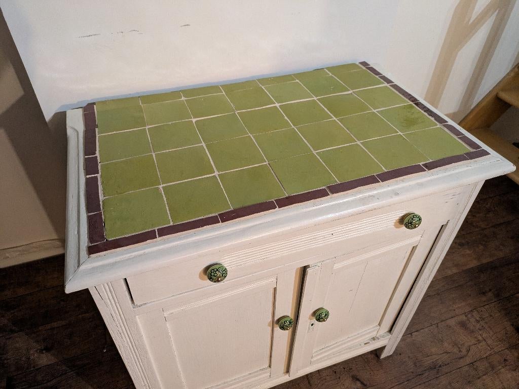 Petit meuble blanc style campagnard avec plateau carrelé, Maison & Meubles, Armoires | Autre, Utilisé, Enlèvement