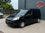 Peugeot Partner 1.6HDi Airco Navigatie 3Zits Trekhaak Parks., 4 cilinders, Zwart, Bedrijf, https://public.car-pass.be/vhr/80d3755e-985d-4954-8ce6-54cfd9e19119