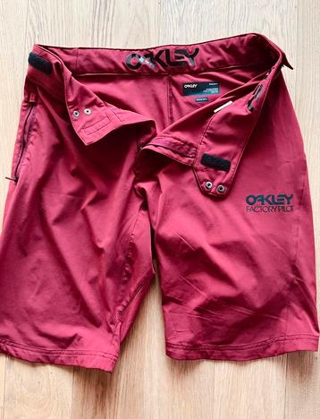 Shorts van Oakley beschikbaar voor biedingen