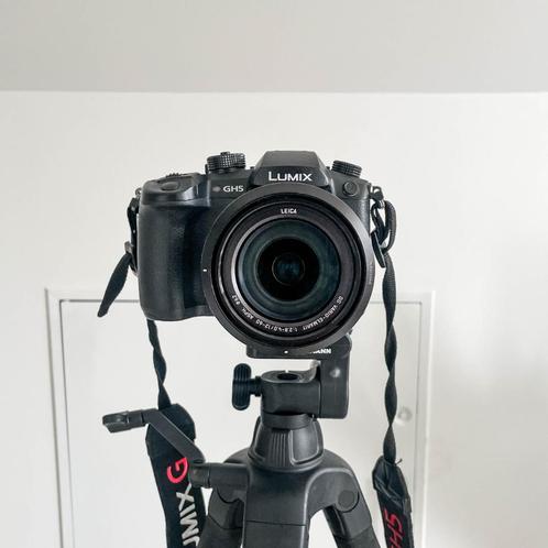 Lumix GH5 + V-Log + Leica 12-60mm F/2.8-4.0 + Tas + Statief, Audio, Tv en Foto, Fotocamera's Digitaal, Zo goed als nieuw, Ophalen