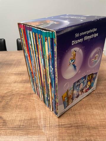 Box met de complete reeks van 56 Filmstrips , Disney films. beschikbaar voor biedingen