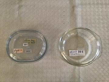 2 schalen (pyrex of gelijkaardig) aan 10 euro en 7 aan 5 eu beschikbaar voor biedingen