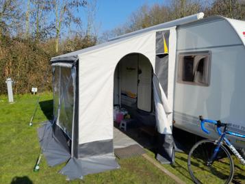 Deeltent voor caravan beschikbaar voor biedingen