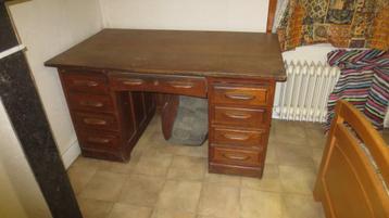 oude bureau beschikbaar voor biedingen