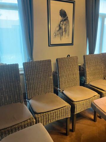6 stoelen met kussens beschikbaar voor biedingen