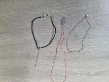 Kinder halskettingen 5 euro per stuk en 2 voor 8 euro beschikbaar voor biedingen