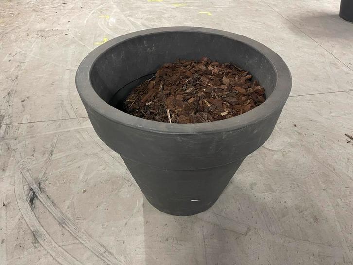 2 x Grote Bloempotten te koop!, Tuin en Terras, Bloembakken en Plantenbakken, Gebruikt, Kunststof, Binnen, Balkon, Tuin, 60 cm of meer