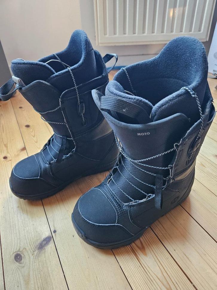 Burton 40 snowboardschoenen (+ optioneel Burton 138cm board), Sport en Fitness, Snowboarden, Zo goed als nieuw, Schoenen, Ophalen of Verzenden