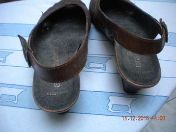 Bruine zomerschoenen beschikbaar voor biedingen