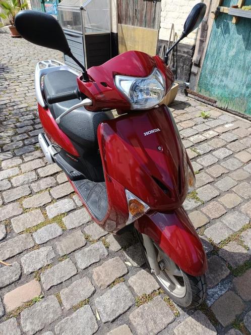 Honda Lead NHX 110, Motoren, Motoren | Honda, Particulier, Scooter, 11 kW of minder, 1 cilinder, Minimaal motorrijbewijs A1, Ophalen