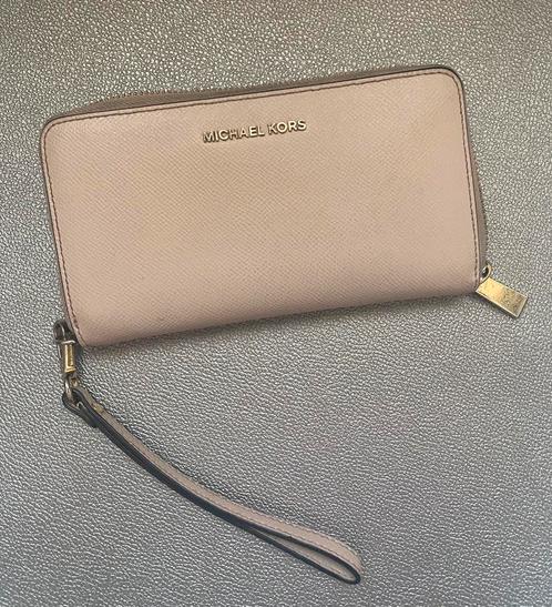 Michael Kors portemonnee met ritssluiting — roze-beige, Handtassen en Accessoires, Portemonnees, Gebruikt, Beige, Leder, Ophalen of Verzenden