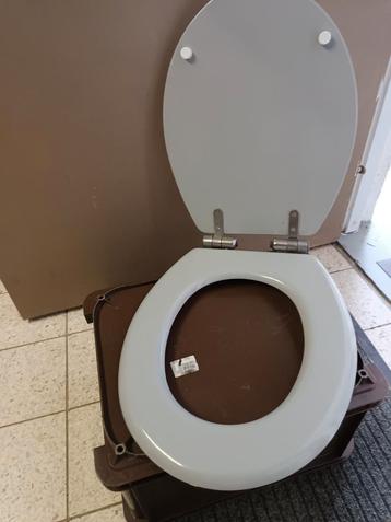 Abattant WC avec système d abaissement automatique, Enlèvement, Comme neuf