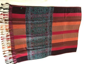 Grand foulard beschikbaar voor biedingen