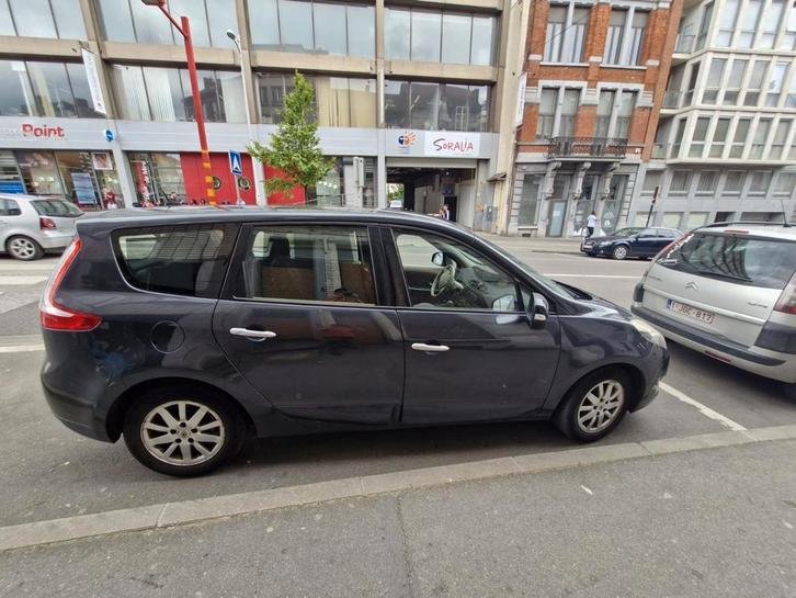 Renault Scenic 1.6 td 7 places 3900 euros, Auto's, Renault, Euro 5, Ophalen
