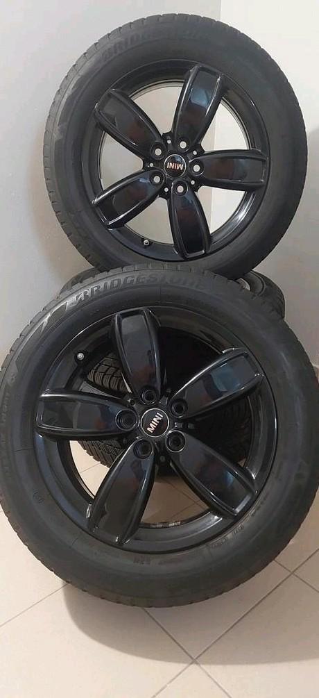Originele Mini Countryman velgen + Bridgestone winterbanden, Auto-onderdelen, Banden en Velgen, Band(en), Winterbanden, Ophalen