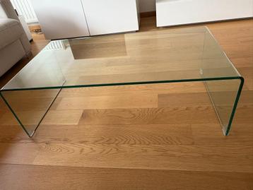 Transparante salontafel beschikbaar voor biedingen