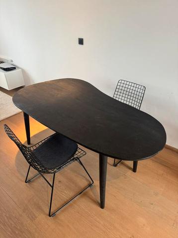 Eettafel beschikbaar voor biedingen