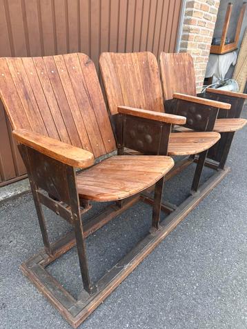 Oude cinemastoelen (3st) beschikbaar voor biedingen